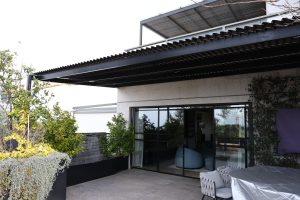 פרגולה pvc נאספת, פרגולה אלומניום , זכוכיות , מסכי זיפ
