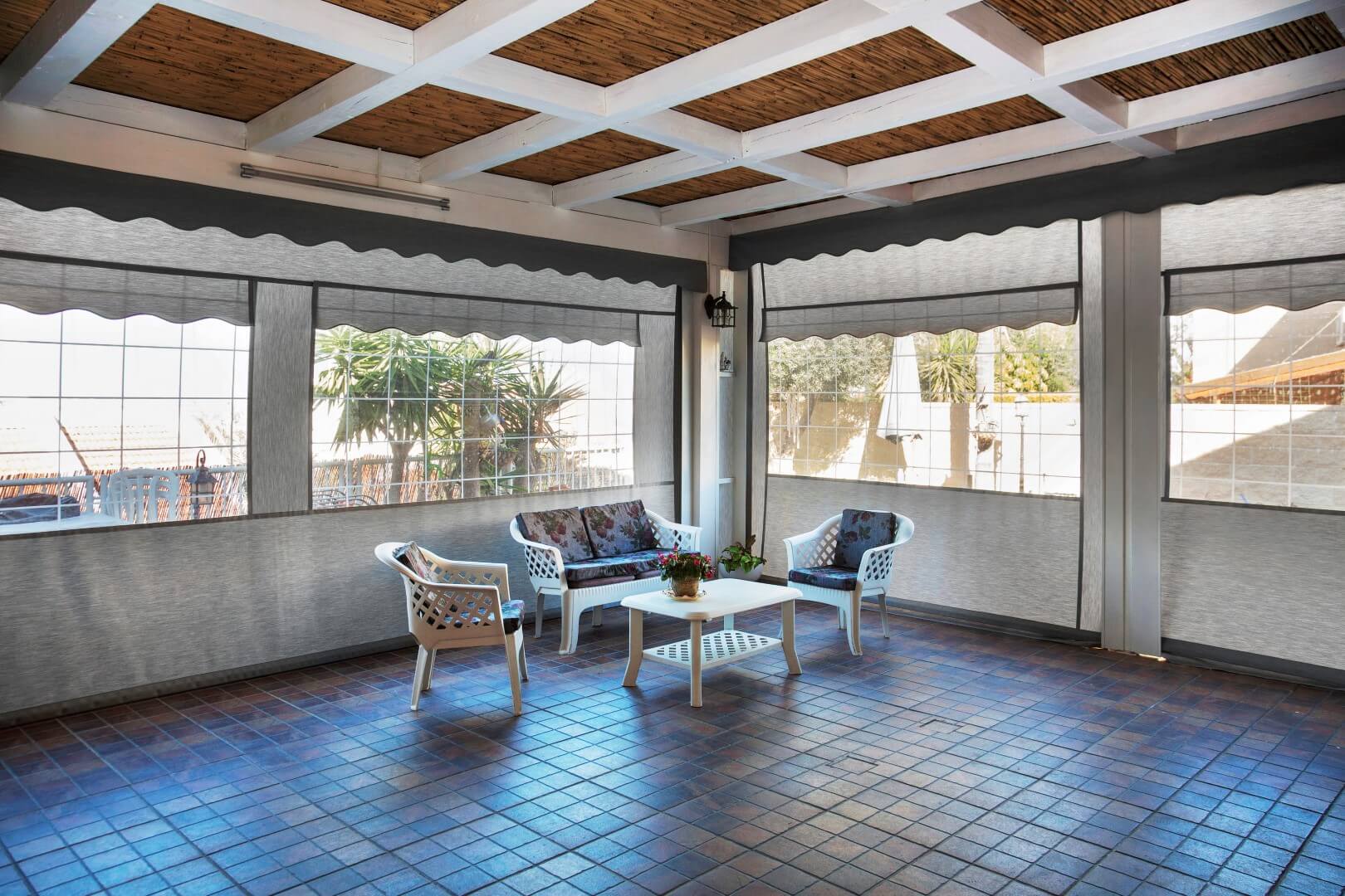 מסך גלילה למרפסת לעיצוב חוץ מודרני