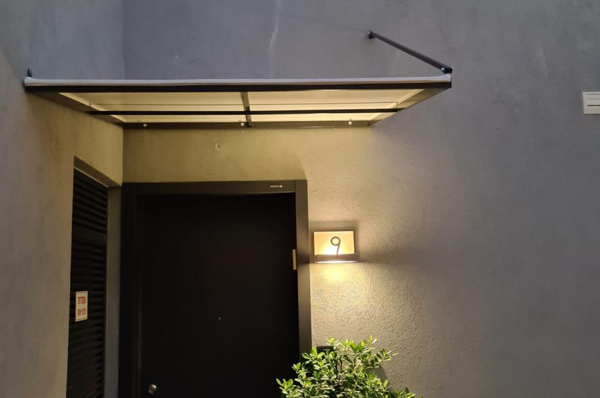 סוככים והצללה חכמה למרחב החיצוני בבית ובעסק