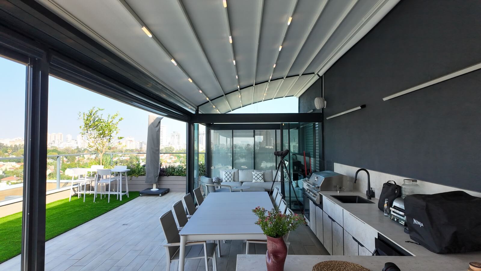 פרגולות נאספות לעיצוב חוץ חכם ומדויק