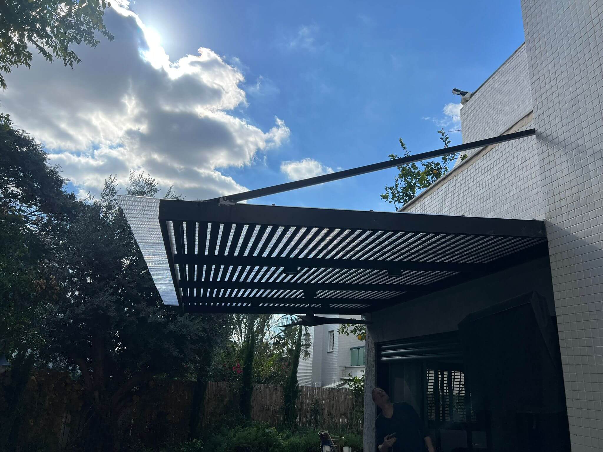 פרגולה תלויה המדריך לתכנון ועיצוב