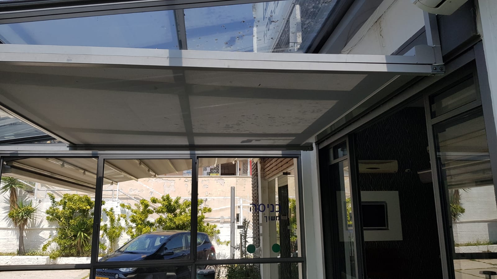 הצללה אדריכלית לבנייה רוויה: מדריך למתכננים